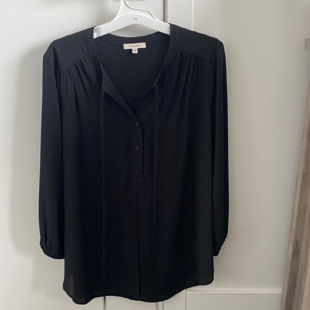 Black flowy tunic/blouse with tie